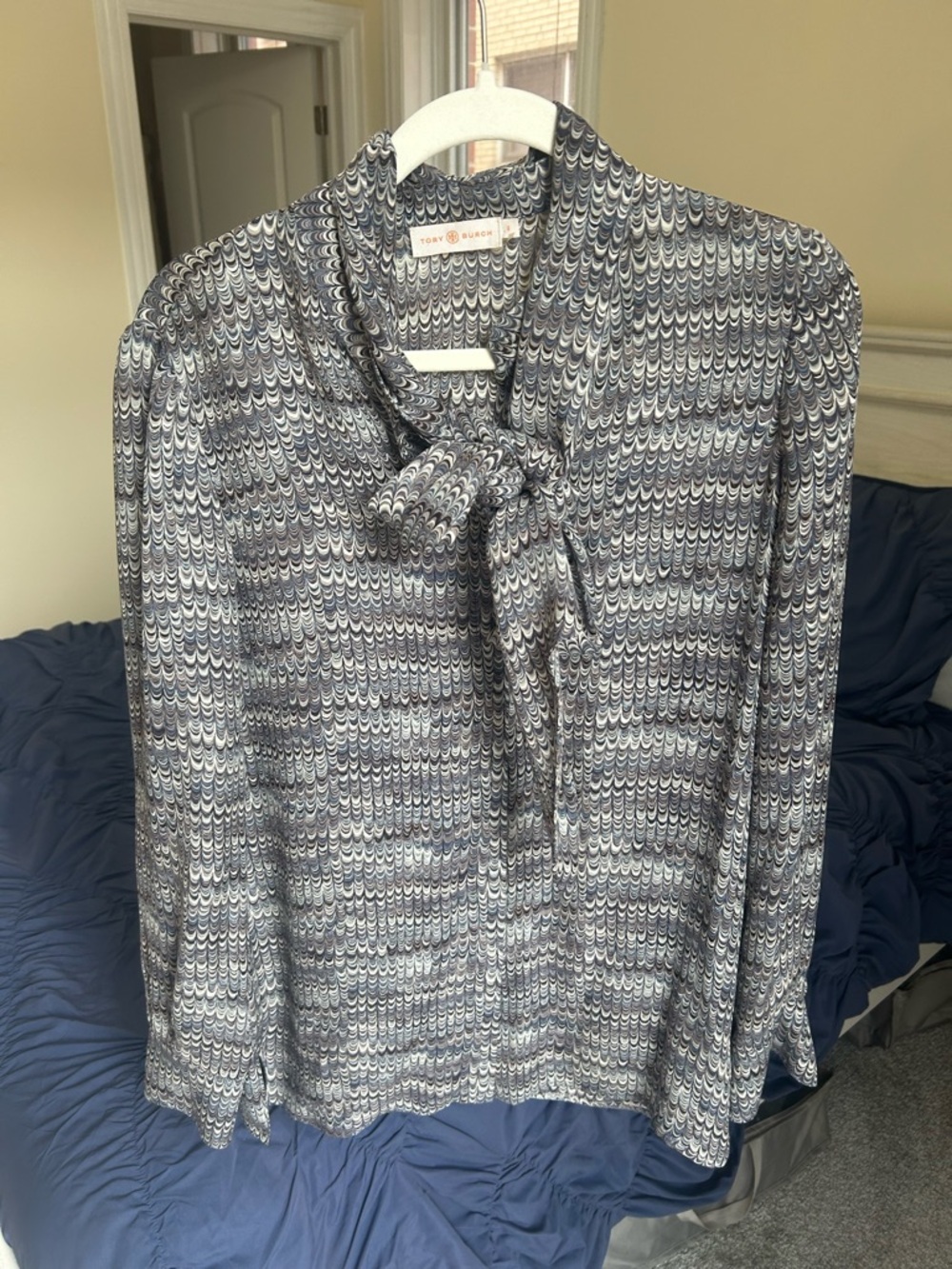 Tory Burch Tie Bow Gray Marble Print Silk Buttondown Blouse size 8